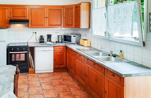 Crossac House | This vacation property in the beautiful Brière Nature Park is a comfortably furnished house half wit