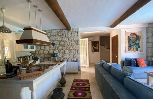 Alacati Villa | This villa is a 4 bedroom(s), 3 bathrooms, located in Çeşme, İzmir.