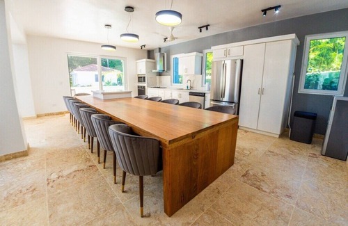 Urbanizacion Tavarez Villa | This villa is a 7 bedroom(s), 9 bathrooms, located in Sosúa, Puerto Plata.