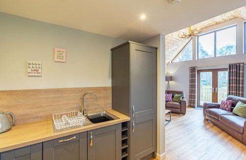 East Lewiston House | Thistle Lodge 20 with Hot Tub