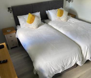 Haverfordwest Apartment | Thistledown Lodge! 5 minutes from beach! Free cancellation!