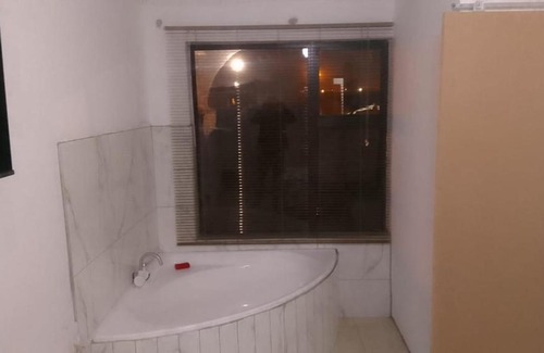 Tembisa House | Thiwani Guest house