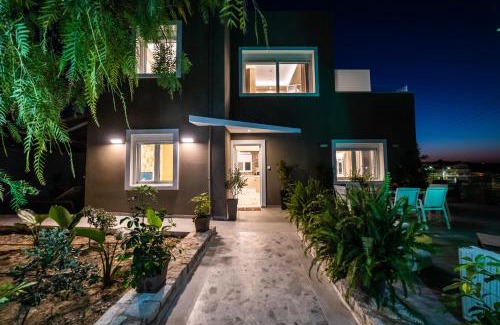 Hersonissos Centre Villa | Thomas Villa Hersonissos - Private Pool - Sleeps 6