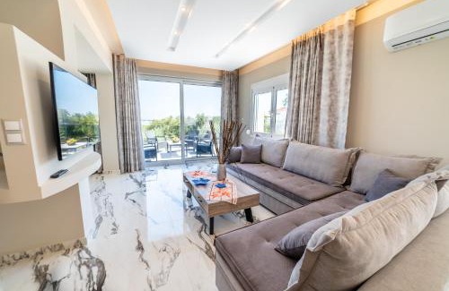 Hersonissos Centre Villa | Thomas Villa Hersonissos - Private Pool - Sleeps 6