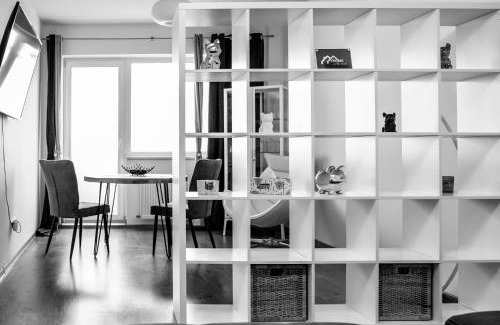 Cluj-Napoca Apartment | Thome White Flat