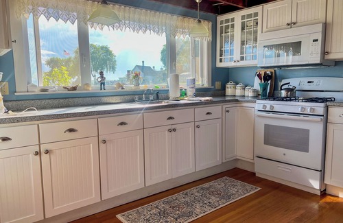 Harpswell Cottage | Thorburn - Experience a classic ME vacation at this beautiful summer cottage