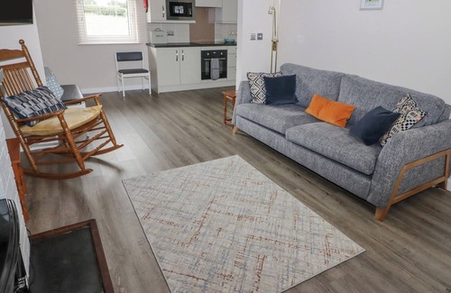 Boncath Cottage | THORN VILLA, family friendly, with a garden in Newcastle Emlyn