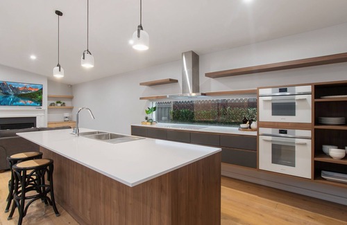 Wagga Wagga House | Thorne St Luxe Loft - CBD Location, Modern Design