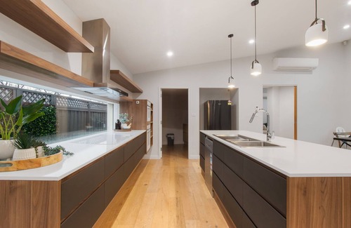 Wagga Wagga House | Thorne St Luxe Loft - CBD Location, Modern Design