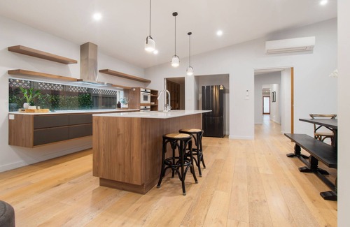 Wagga Wagga House | Thorne St Luxe Loft - CBD Location, Modern Design