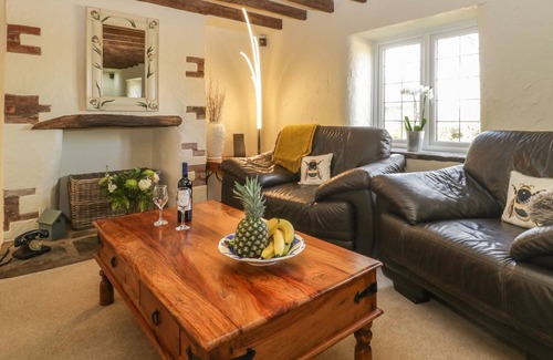 Taunton Cottage | THORNEYBEES HOUSE, pet friendly, character holiday cottage in Taunton