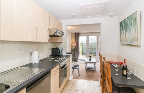 Muchelney Cottage | THORNHILLS COTTAGE, with hot tub in Middlezoy