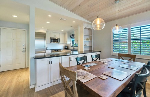 Sanibel Condo | Thoughtfully curated, sophisticated yet relaxed Tarpon Beach, 109 with Sweeping Gulf front views.