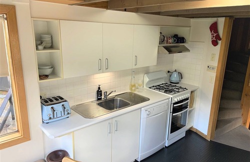 Thredbo Ski Chalet | Thredbo Village Family CHALET - AMAZING VIEWS - just 3 mins from centre