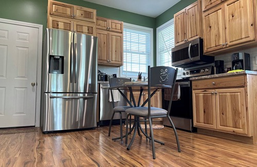 Cane Valley House | Three-A Hideaway less than 5 miles from Holmes Bend Marina.
