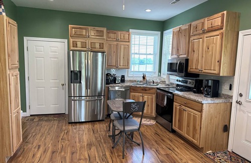 Cane Valley House | Three-A Hideaway less than 5 miles from Holmes Bend Marina.