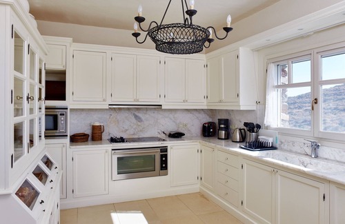 Kea Villa | Three Bay House-Luxurious Accommodation and Sea Views close to a Sandy Beach
