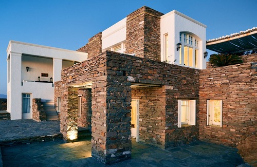 Kea Villa | Three Bay House-Luxurious Accommodation and Sea Views close to a Sandy Beach