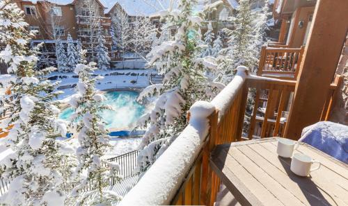 Canmore House | Three Bears Hydeaway at Stoneridge