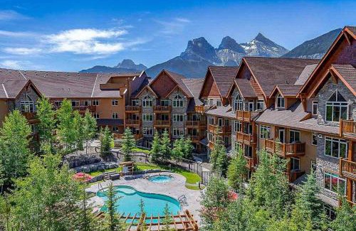 Canmore House | Three Bears Hydeaway at Stoneridge