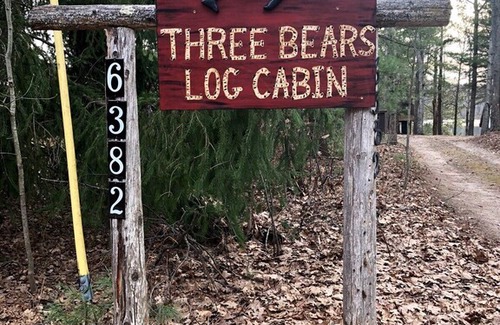 Johannesburg House | Three Bears Log Cabin on Little Bear Lake