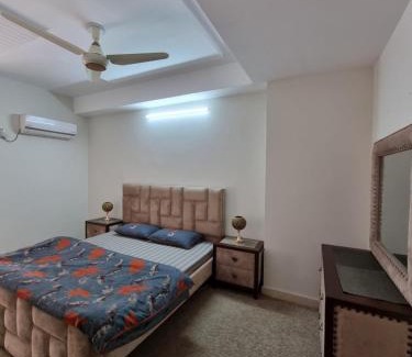 Hassan Abdal Apartment | Three Bed Attached Bath Netflix Wifi Smart TV Parking Near Airport