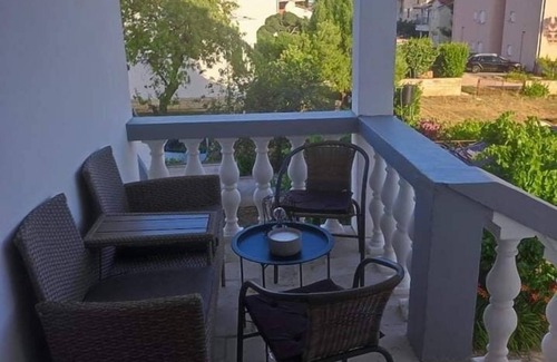 Turanj Apartment | Three bedroom apartment with terrace and sea view Turanj, Biograd (A-364-a)