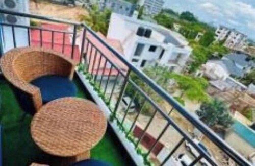 Oyster Bay Apartment | Three-Bedroom Apartment with Balcony 1