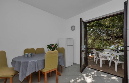 Pokrivenik Apartment | Three bedroom apartment near beach Cove Pokrivenik, Hvar (A-5223-b)