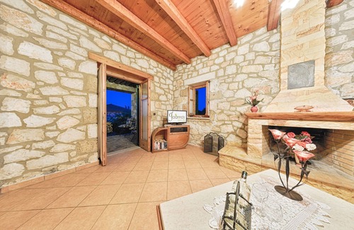 Vasilikos Apartment | Three-Bedroom Apartment