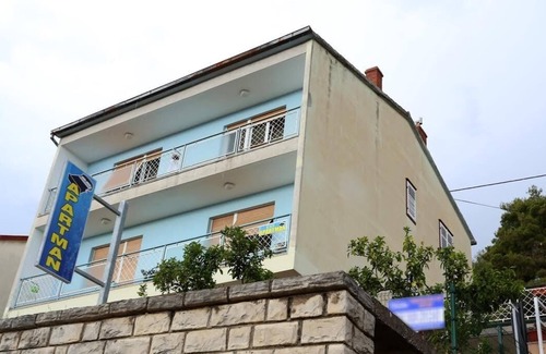 Sibenik Apartment | Three bedroom apartment with terrace and sea view Šibenik (A-16170-a)