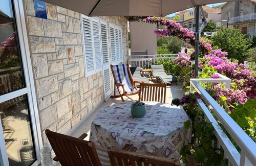 Brna Apartment | Three bedroom apartment near beach Brna, Korčula (A-9221-a)