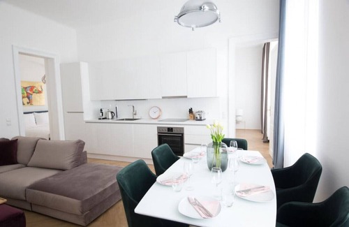 Innere Stadt Apartment | Three-Bedroom Apartment - Opera