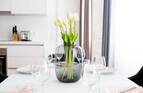 Innere Stadt Apartment | Three-Bedroom Apartment - Opera