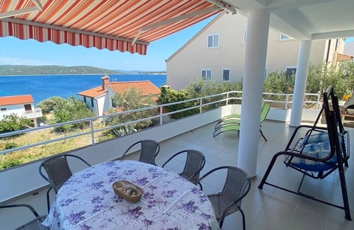 Sevid Apartment | Three bedroom apartment near beach Sevid, Trogir (A-18168-a)