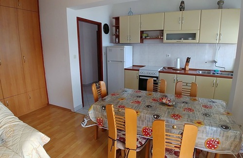 Molat Apartment | Three bedroom apartment near beach Brgulje, Molat (A-16217-a)