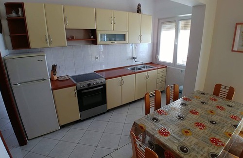 Molat Apartment | Three bedroom apartment near beach Brgulje, Molat (A-16217-a)