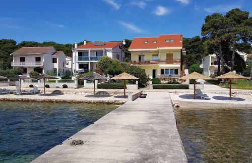 Molat Apartment | Three bedroom apartment near beach Brgulje, Molat (A-16217-a)