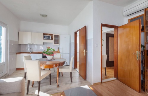 Igrane Apartment | Three bedroom apartment near beach Igrane, Makarska (A-310-e)