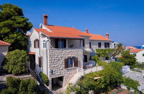 Postira Apartment | Three bedroom apartment near beach Postira, Brač (A-6053-a)