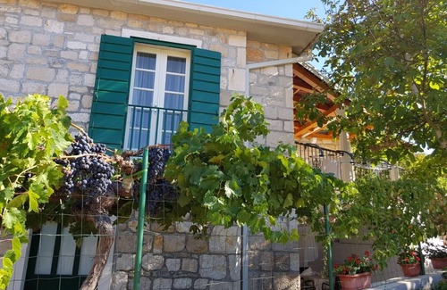 Postira Apartment | Three bedroom apartment with terrace Postira, Brač (A-14822-a)
