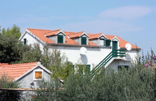 Mirce Apartment | Three bedroom apartment with terrace Mirca, Brač (A-5655-a)