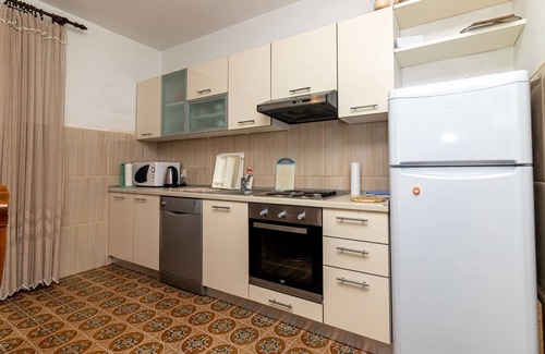 Supetar Apartment | Three bedroom apartment with balcony Supetar, Brač (A-11278-b)