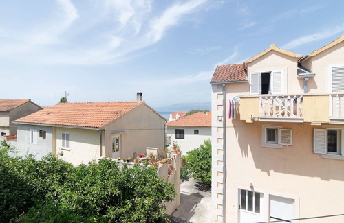 Supetar Apartment | Three bedroom apartment with balcony Supetar, Brač (A-11278-b)