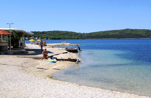 Trogir Apartment | Three bedroom apartment with air-conditioning Trogir (A-20307-a)