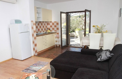 Trogir Apartment | Three bedroom apartment with terrace Trogir (A-11316-a)