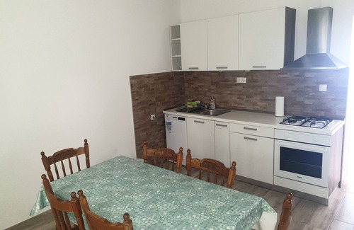 Trogir Apartment | Three bedroom apartment near beach Trogir (A-6022-a)