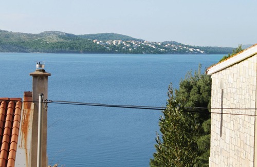 Trogir Apartment | Three bedroom apartment near beach Trogir (A-6022-a)