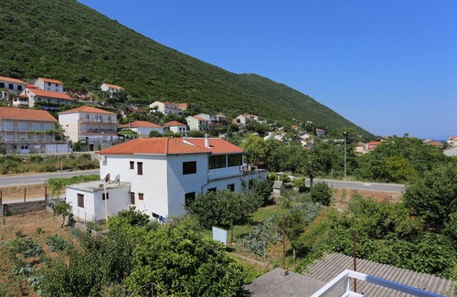Trpanj Apartment | Three bedroom apartment with balcony Trpanj, Pelješac (A-10148-a)