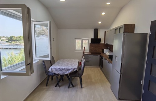 Batalaza Apartment | Three bedroom apartment near beach Ugljan (A-19580-a)